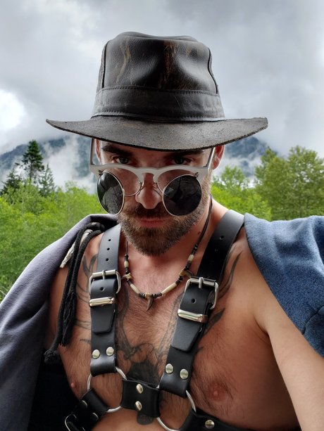 Misha Wolf   Dom Mister Wolf Heslut