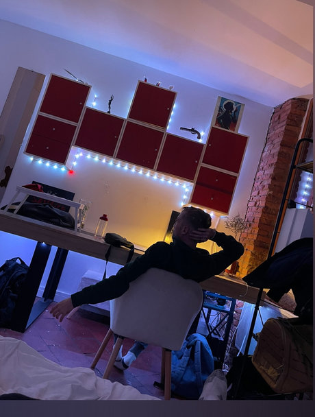 Naakte gelekte OnlyFans-foto van Adriampampnico