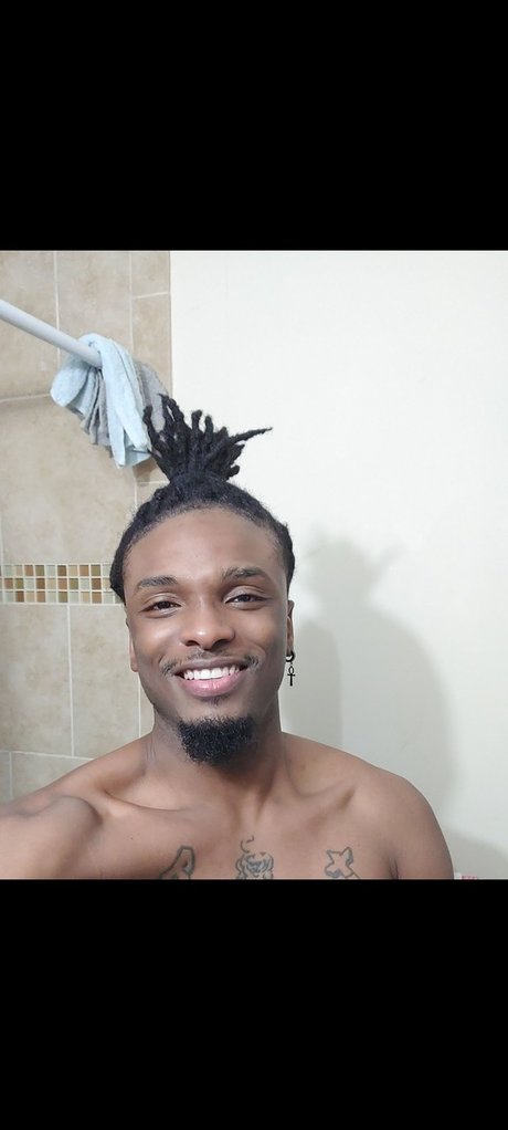 Naakte gelekte OnlyFans-foto van Bigvessels