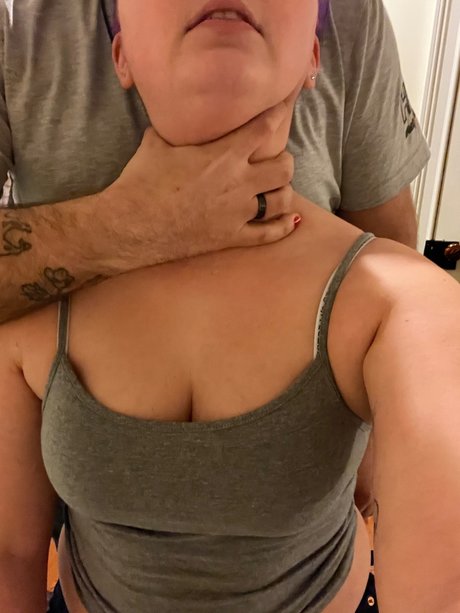 Naakte gelekte OnlyFans-foto van Omen