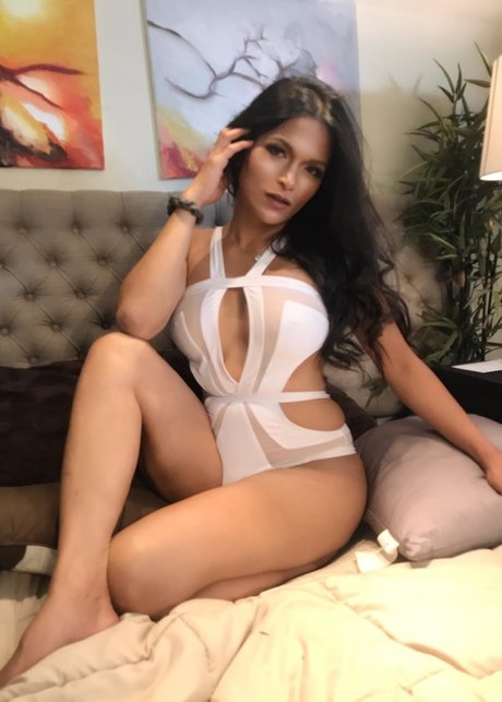 Naakte gelekte OnlyFans-foto van Nikki Ong