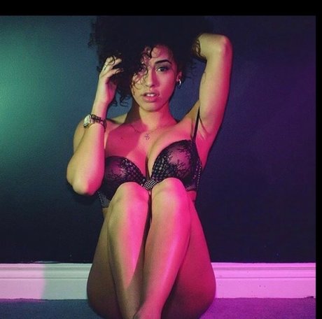 Naakte gelekte OnlyFans-foto van Missnikki 