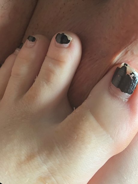 Naakte gelekte OnlyFans-foto van Lucy Feet Goddess