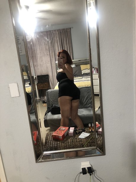 Naakte gelekte OnlyFans-foto van Miss Kimberly
