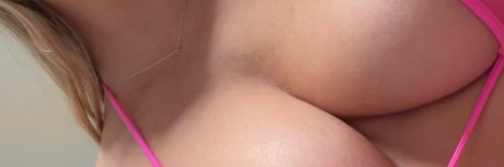 Naakte gelekte OnlyFans-foto van Jinna White