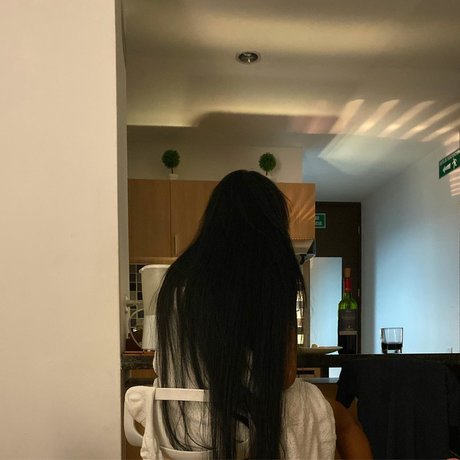Naakte gelekte OnlyFans-foto van Brenda