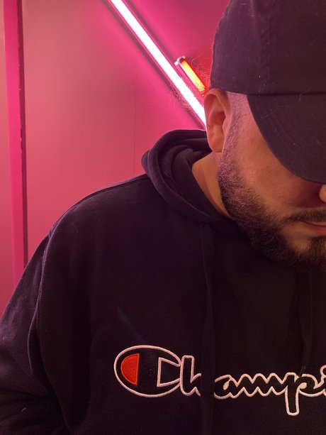 Naakte gelekte OnlyFans-foto van Jr
