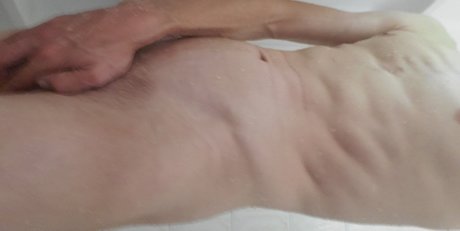 Naakte gelekte OnlyFans-foto van Canadian Adventurer