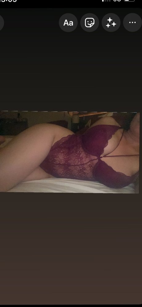 Naakte gelekte OnlyFans-foto van Candi Valentin