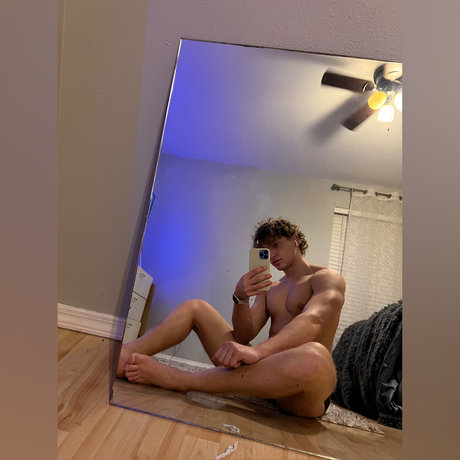 Naakte gelekte OnlyFans-foto van Jersey