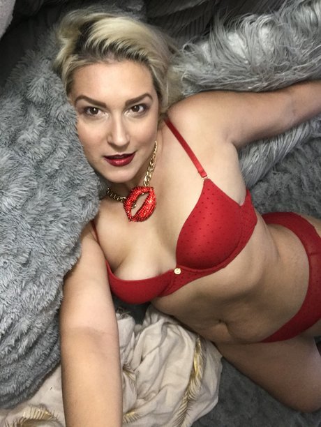 Naakte gelekte OnlyFans-foto van Cammie Johnston