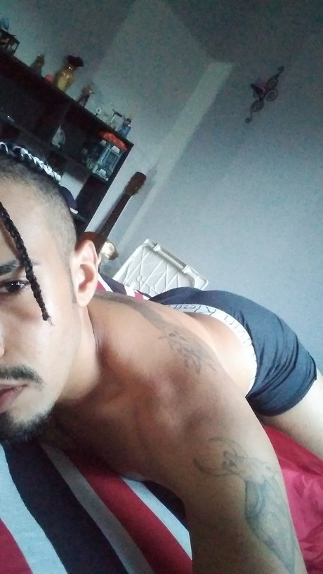 Naakte gelekte OnlyFans-foto van Jhowbb
