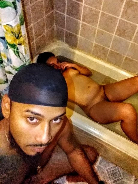 Naakte gelekte OnlyFans-foto van Jerk Ampamp Squirt 