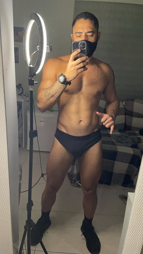 Naakte gelekte OnlyFans-foto van Caque