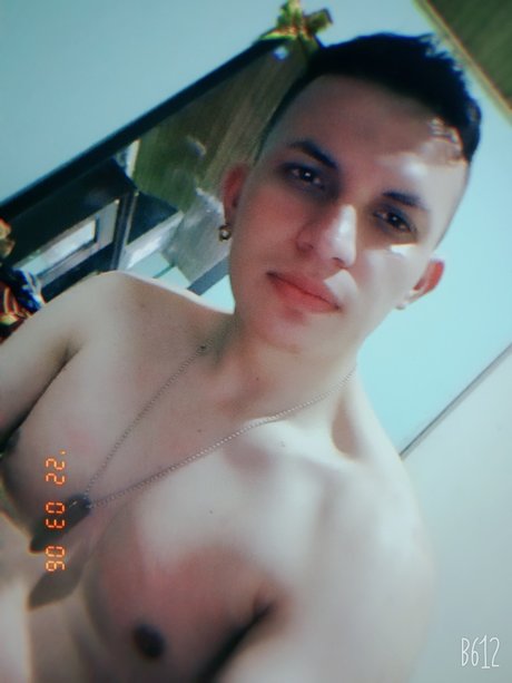 Naakte gelekte OnlyFans-foto van Jhon Aguiar