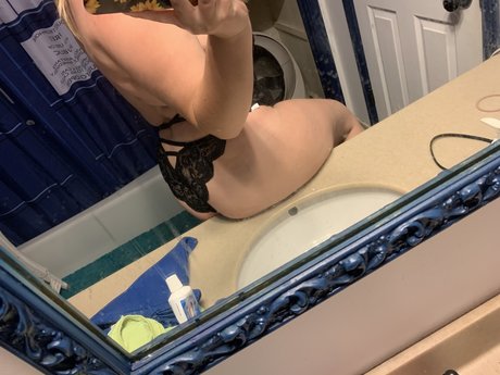 Naakte gelekte OnlyFans-foto van Blondie 
