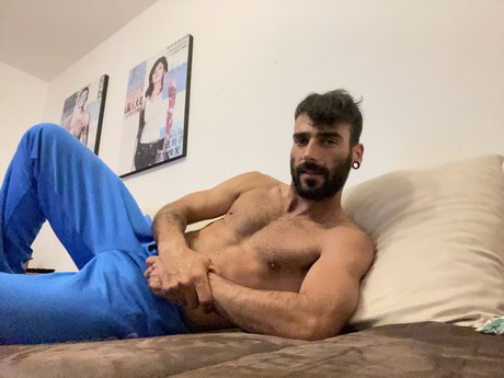 Naakte gelekte OnlyFans-foto van Canary Island Boy