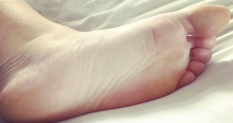 Naakte gelekte OnlyFans-foto van Candyfeet