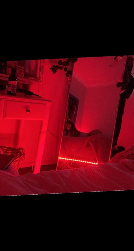 Naakte gelekte OnlyFans-foto van Brat