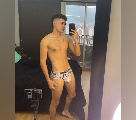 Naakte gelekte OnlyFans-foto van Itsdiyoroficial