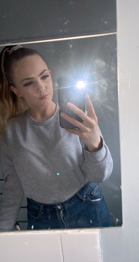 Naakte gelekte OnlyFans-foto van Diana