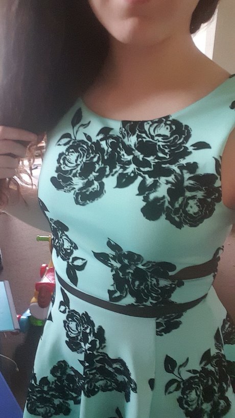 Naakte gelekte OnlyFans-foto van Hot Babe Milf