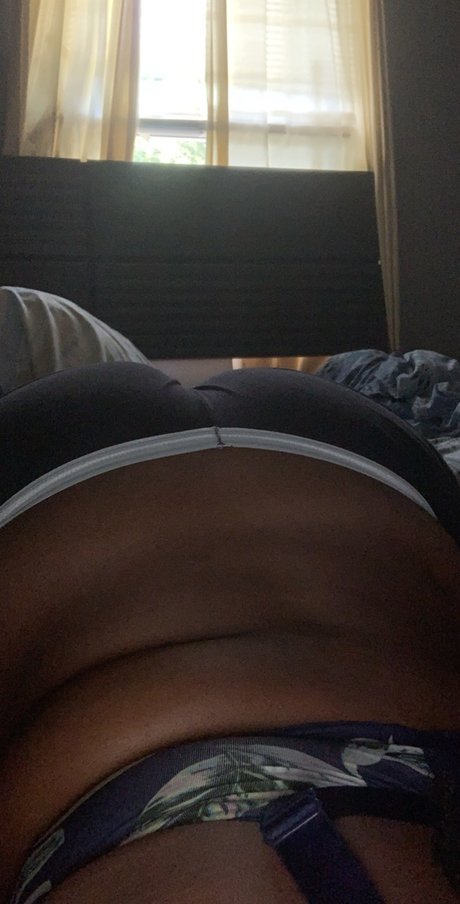 Naakte gelekte OnlyFans-foto van Mistress Kilala