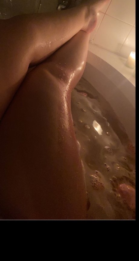 Naakte gelekte OnlyFans-foto van Feetfairyxx