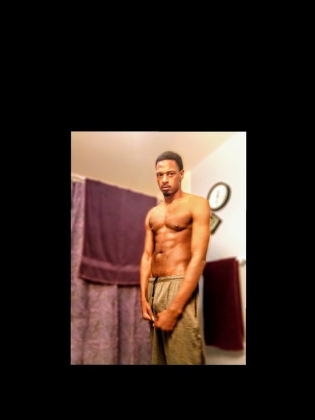 Naakte gelekte OnlyFans-foto van Him Littyy