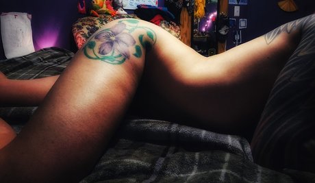 Naakte gelekte OnlyFans-foto van Halo Mn
