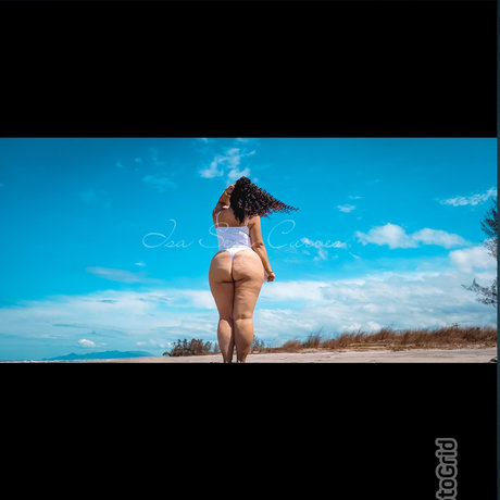 Naakte gelekte OnlyFans-foto van Isa Sexy Curves