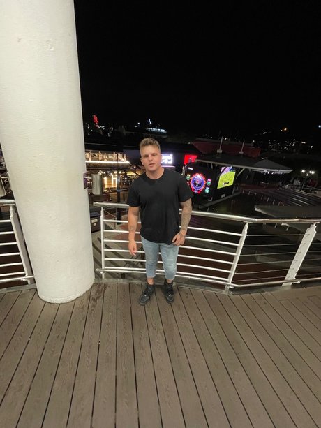 Naakte gelekte OnlyFans-foto van Jayreece001