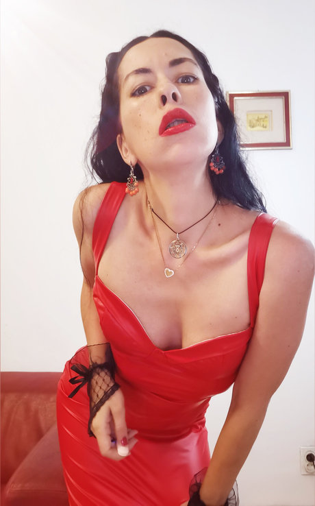 Naakte gelekte OnlyFans-foto van Mistress Natasha 