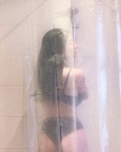 Naakte gelekte OnlyFans-foto van Worship My Boobs