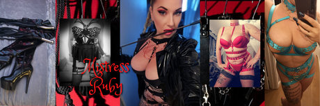 Naakte gelekte OnlyFans-foto van Mistress Ruby666