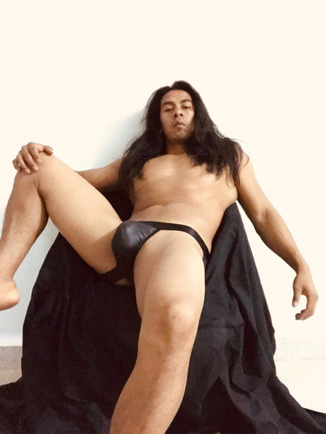 Naakte gelekte OnlyFans-foto van Manuel Torres