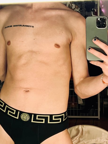 Naakte gelekte OnlyFans-foto van Royalxl