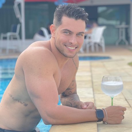 Naakte gelekte OnlyFans-foto van Felipe Maia