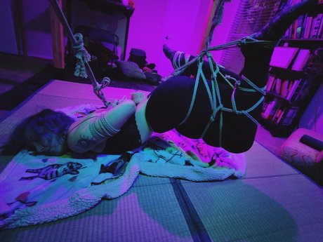 Naakte gelekte OnlyFans-foto van Smolekittencat