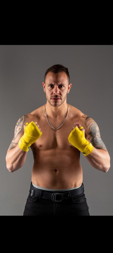 Naakte gelekte OnlyFans-foto van Jesus Mujica