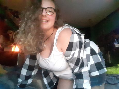 Naakte gelekte OnlyFans-foto van Carolina Peaches