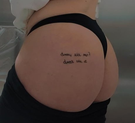 Naakte gelekte OnlyFans-foto van Misstressmandy
