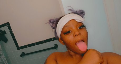 Naakte gelekte OnlyFans-foto van Mocha
