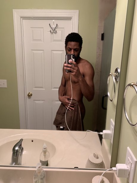 Naakte gelekte OnlyFans-foto van Mr Mocha