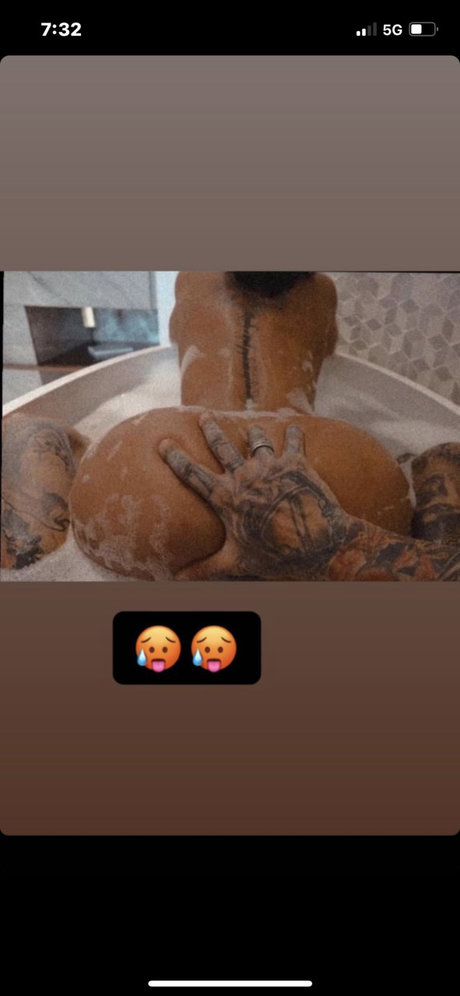 Naakte gelekte OnlyFans-foto van Mnybagsz