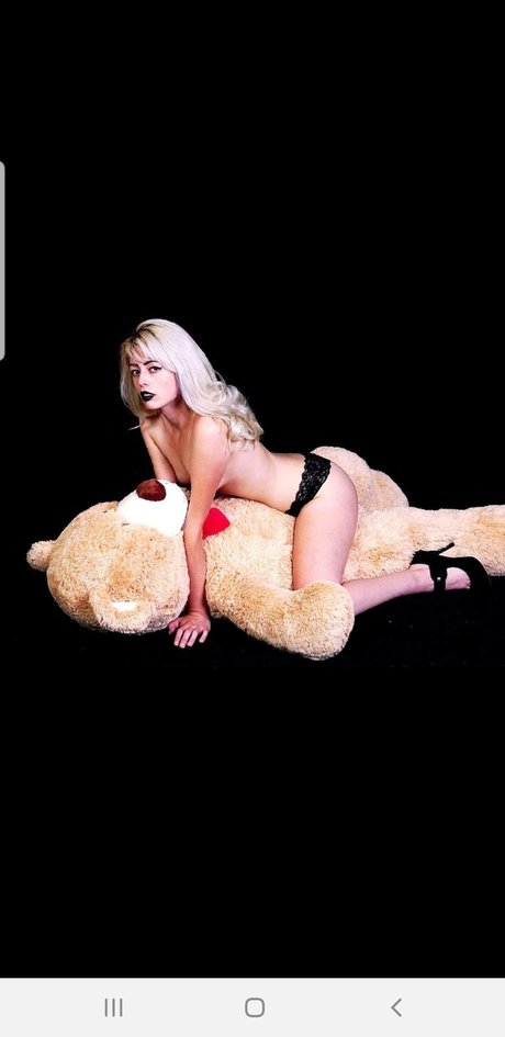 Naakte gelekte OnlyFans-foto van Mizzymay101