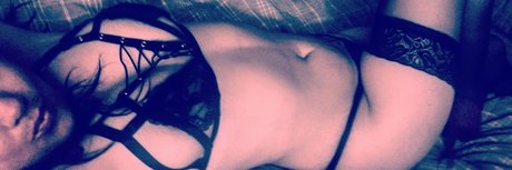 Naakte gelekte OnlyFans-foto van Mizzlolabankz