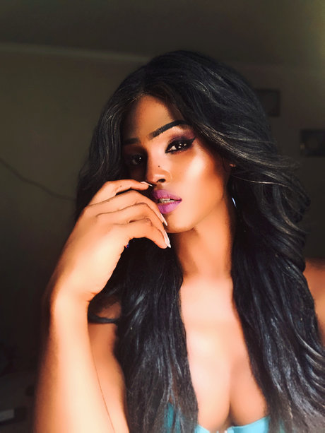 Naakte gelekte OnlyFans-foto van Whitneygotdamn
