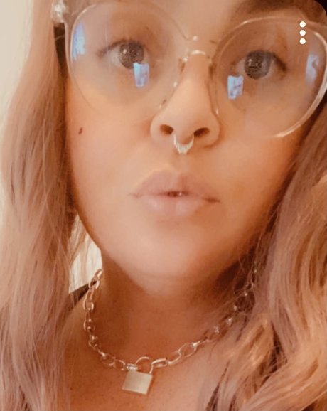 Naakte gelekte OnlyFans-foto van Hotwifesarah
