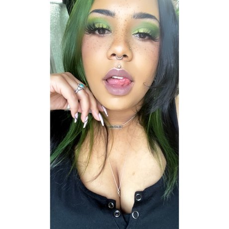 Naakte gelekte OnlyFans-foto van K 